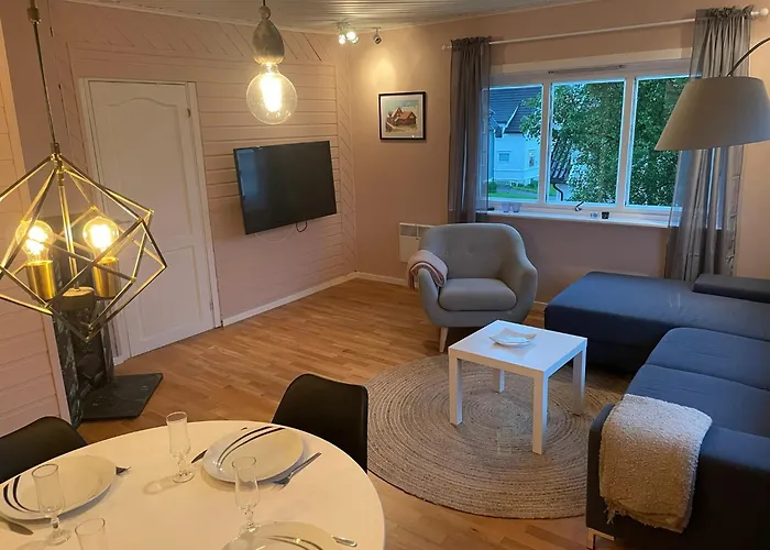 Centrally Located Apartment In Classic Townhouse