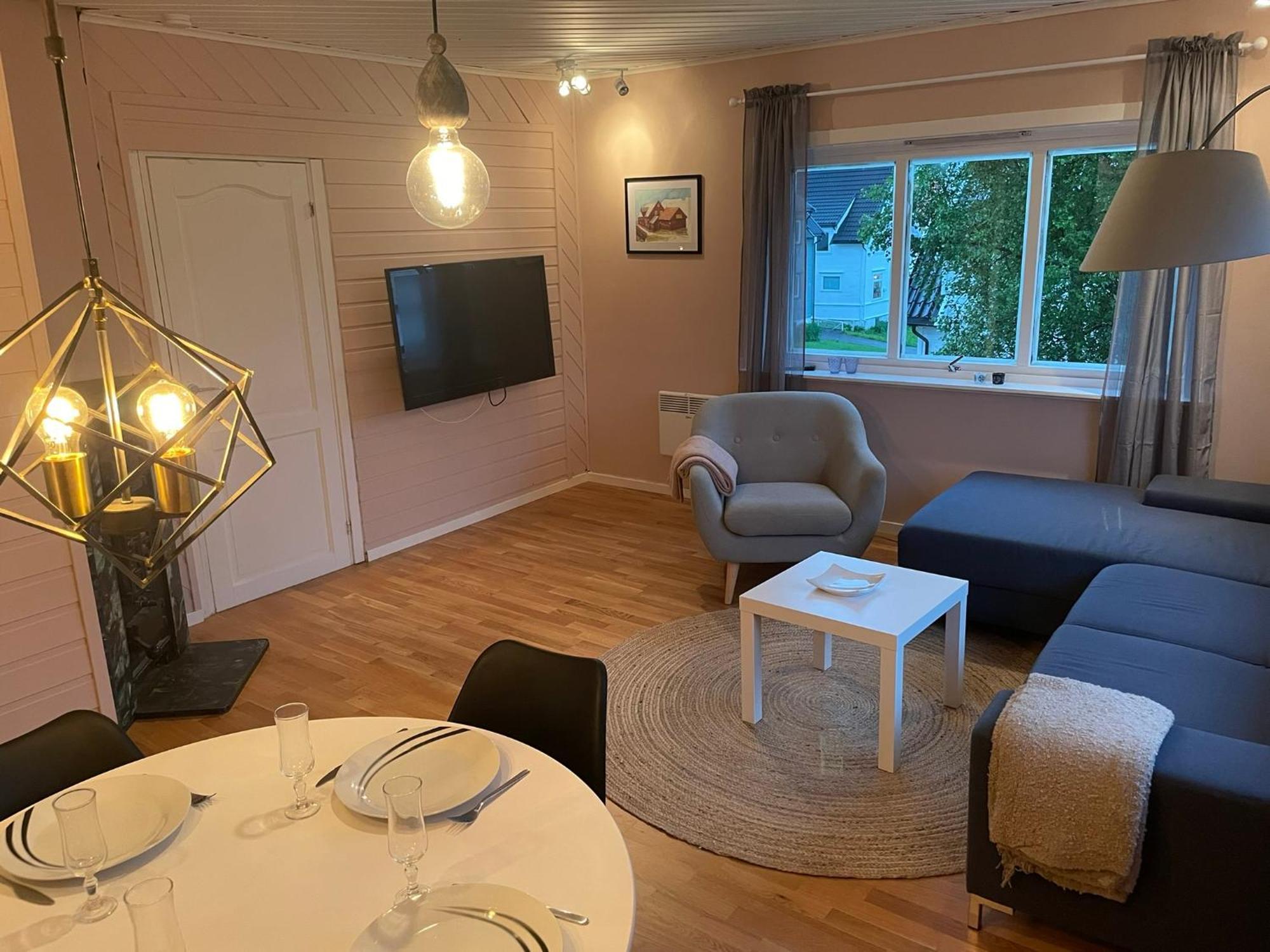 Lejlighed Centrally Located In Classic Townhouse